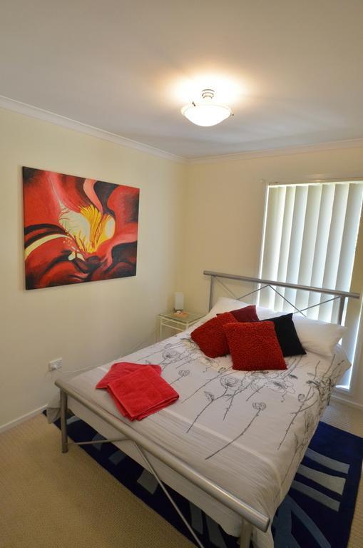 Art On Hart Apartment Bermagui Room photo